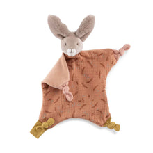 Cargar imagen en el visor de la galería, Doudou conejo de apego Trois petits lapins
